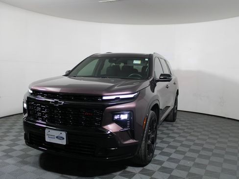 Used 2025 Chevrolet Traverse RS image 4