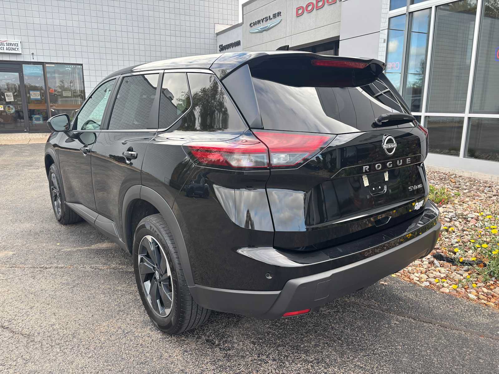 Used 2024 Nissan Rogue SV AWD/4WD image 4
