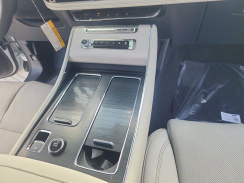 Certified 2025 Lincoln Aviator Reserve w/ Equipment Group 201A image 21