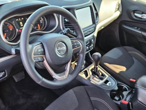 Used 2016 Jeep Cherokee Latitude w/ Comfort & Sound Group image 9