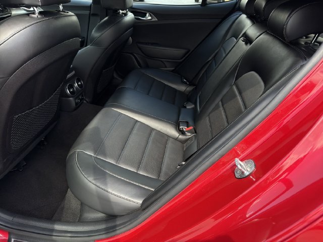 Used 2021 Kia Stinger GT2 RWD image 32
