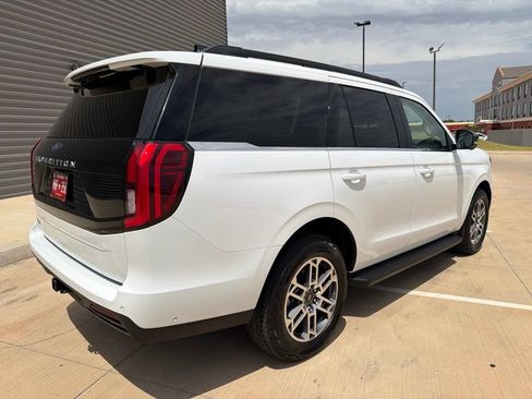 Used 2025 Ford Expedition Active AWD/4WD image 3