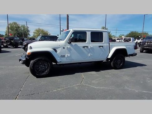 New 2025 Jeep Gladiator Sport image 24