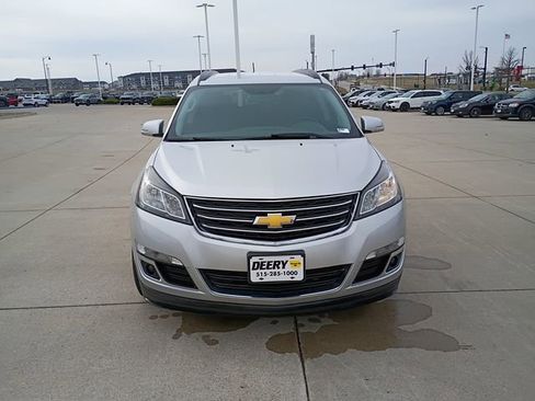 Used 2015 Chevrolet Traverse LT image 2