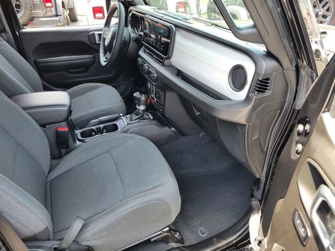 Used 2025 Jeep Wrangler Unlimited Sport AWD/4WD image 17
