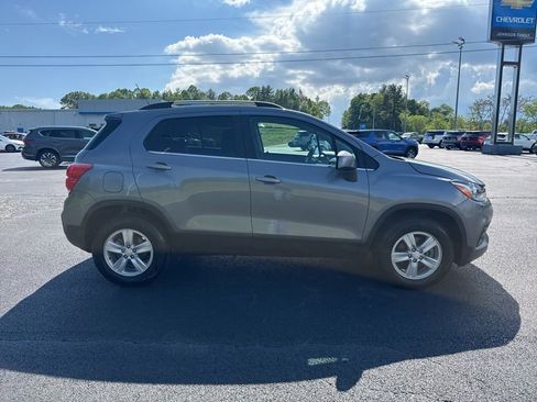 Used 2020 Chevrolet Trax LT AWD/4WD image 11