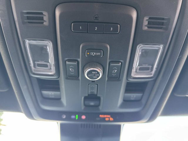 Used 2024 GMC Yukon Denali Ultimate AWD/4WD image 25