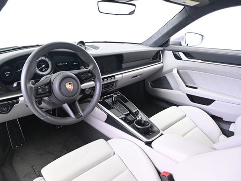 Used 2021 Porsche 911 Turbo image 4