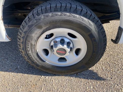 Used 2017 GMC Savana 2500 image 23