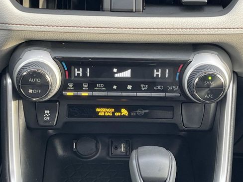 Used 2019 Toyota RAV4 XLE w/ Phone Cable & Charge Package image 16