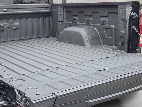 Used 2025 GMC Sierra 1500 Elevation w/ Elevation Premium Package image 9