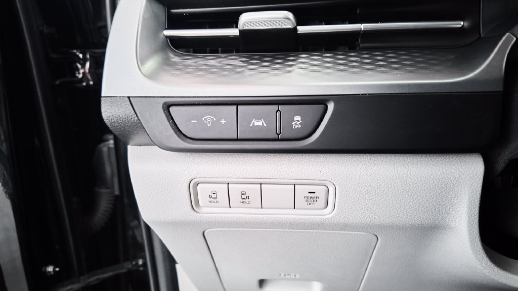 Used 2022 Kia Carnival LX FWD image 15