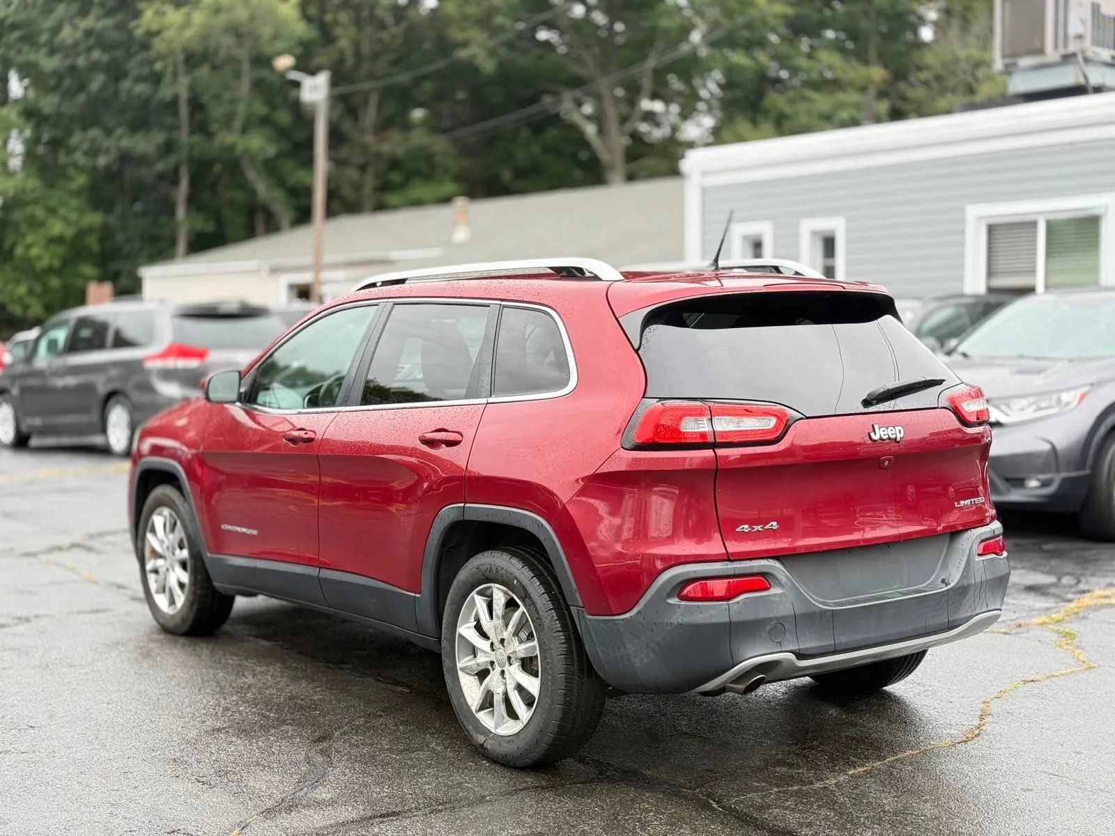 Used 2014 Jeep Cherokee Limited w/ Luxury Group AWD/4WD image 6