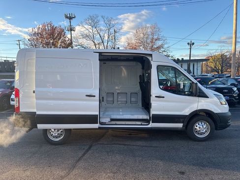 New 2026 Ford Transit 250 148 Medium Roof Extended AWD w/ Exterior Upgrade Package image 4