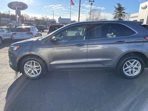 Used 2022 Ford Edge SEL w/ Convenience Package image 6