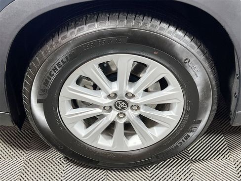 Certified 2024 Toyota Grand Highlander XLE image 29