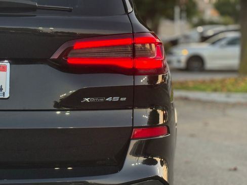 Used 2022 BMW X5 xDrive45e w/ M Sport Package image 14