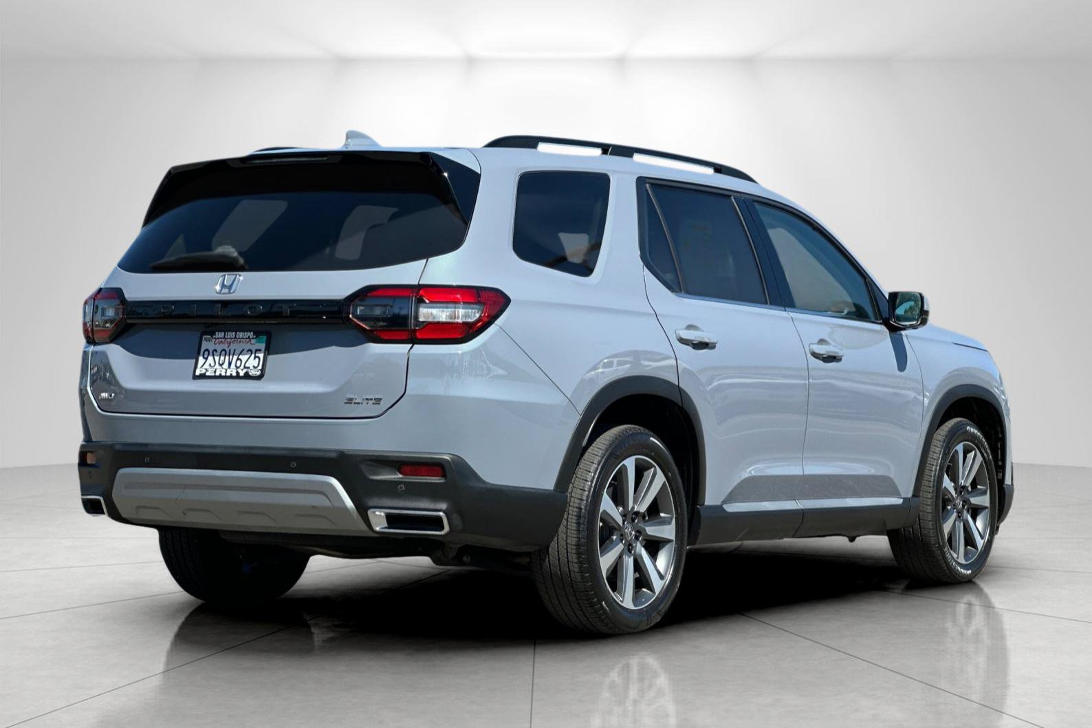 Used 2025 Honda Pilot Elite image 3