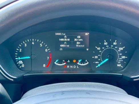 Used 2021 Ford Escape SE image 18