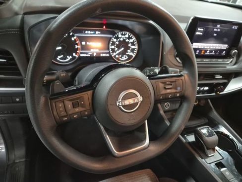 Used 2023 Nissan Rogue SV image 18