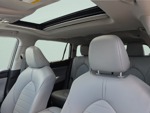 Used 2023 Toyota Highlander XLE AWD/4WD image 33