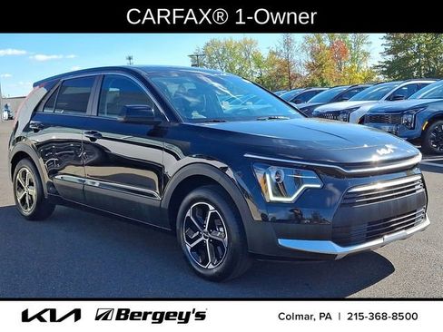 Used 2025 Kia Niro LX image 3