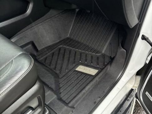 Used 2019 GMC Yukon XL SLT image 39