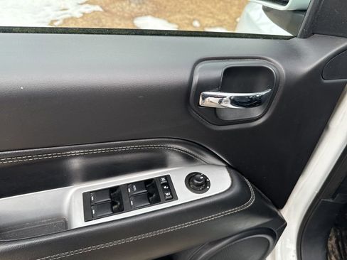 Used 2016 Jeep Compass High Altitude image 18