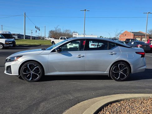 Used 2024 Nissan Altima 2.5 SR image 9