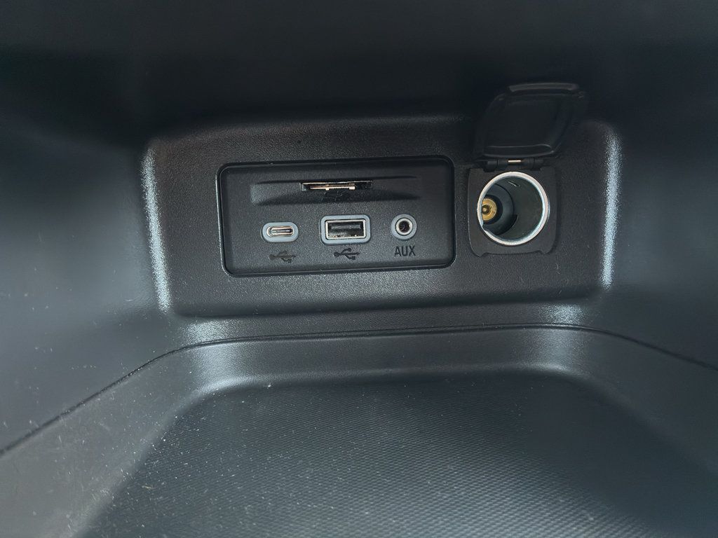Used 2023 Chevrolet Equinox RS FWD image 33
