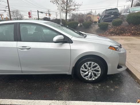 Used 2018 Toyota Corolla LE image 2