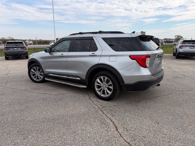 Used 2023 Ford Explorer XLT w/ Equipment Group 202A AWD/4WD image 11