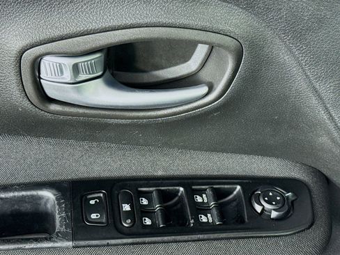 Used 2020 Jeep Renegade Latitude w/ Cold Weather Group image 23