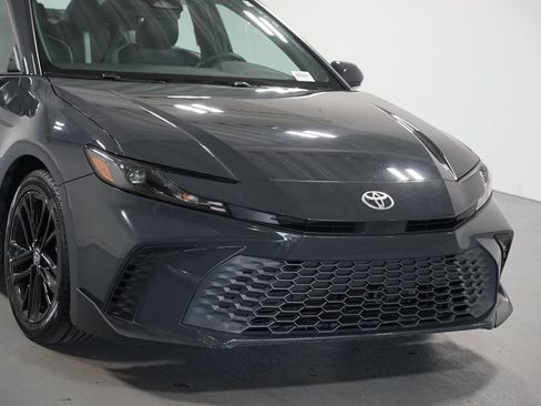 Used 2025 Toyota Camry SE FWD image 4