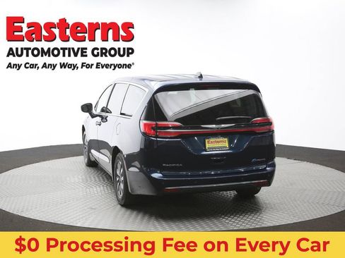 Used 2023 Chrysler Pacifica Touring-L FWD image 38
