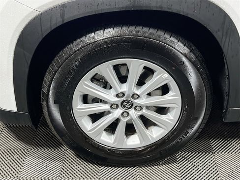 Certified 2025 Toyota Grand Highlander AWD image 28