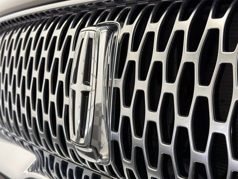 Certified 2023 Lincoln Nautilus AWD image 14