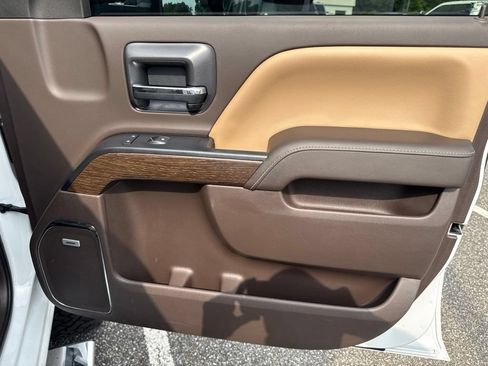Used 2019 GMC Sierra 2500 Denali w/ Duramax Plus Package AWD/4WD image 23