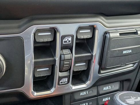 Used 2020 Jeep Wrangler Unlimited Sport image 22