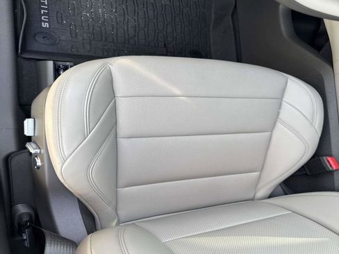 Certified 2025 Lincoln Nautilus Premier image 13