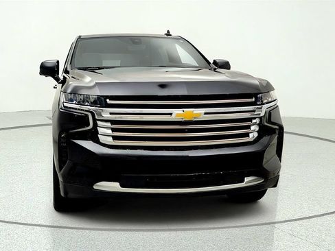Used 2022 Chevrolet Suburban High Country AWD/4WD image 2
