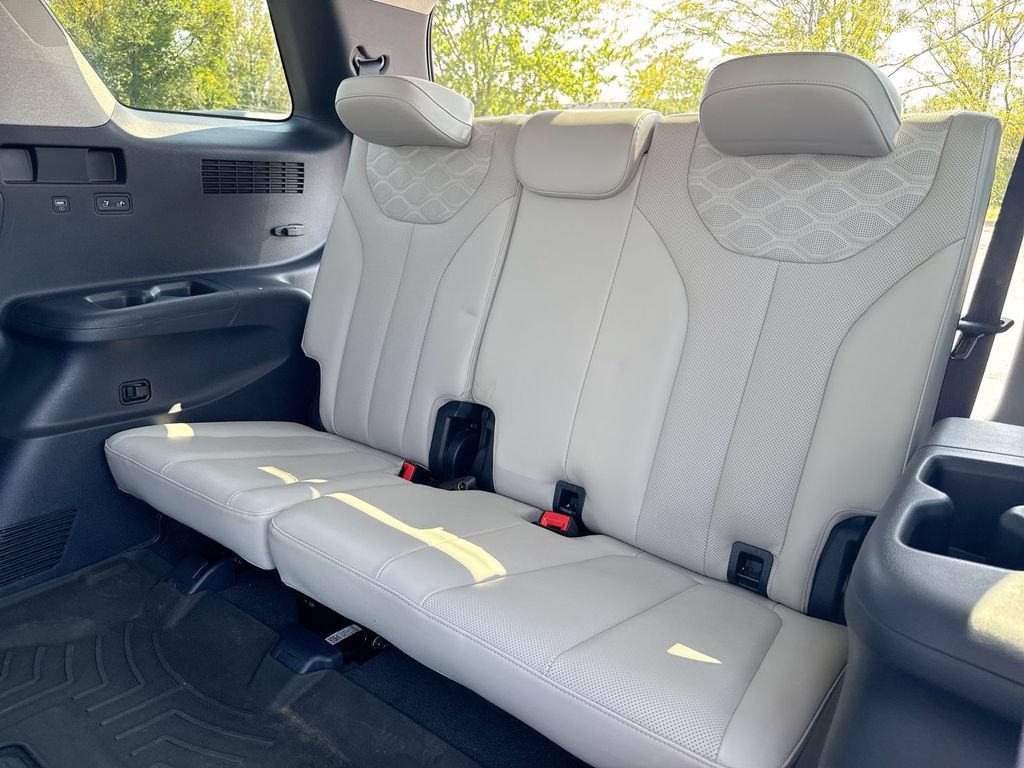 Used 2022 Hyundai Palisade Limited AWD/4WD image 25