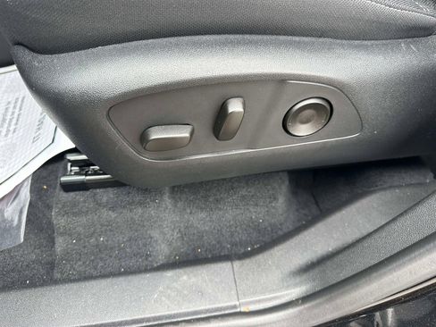 Used 2025 Chevrolet Traverse LT w/ Sun and Wheel Package image 24