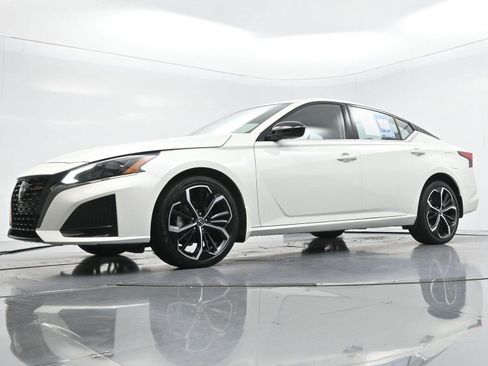 Used 2024 Nissan Altima 2.5 SR w/ SR Premium Package AWD/4WD image 48