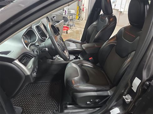 Used 2017 Jeep Cherokee Trailhawk w/ Comfort & Convenience Group image 15