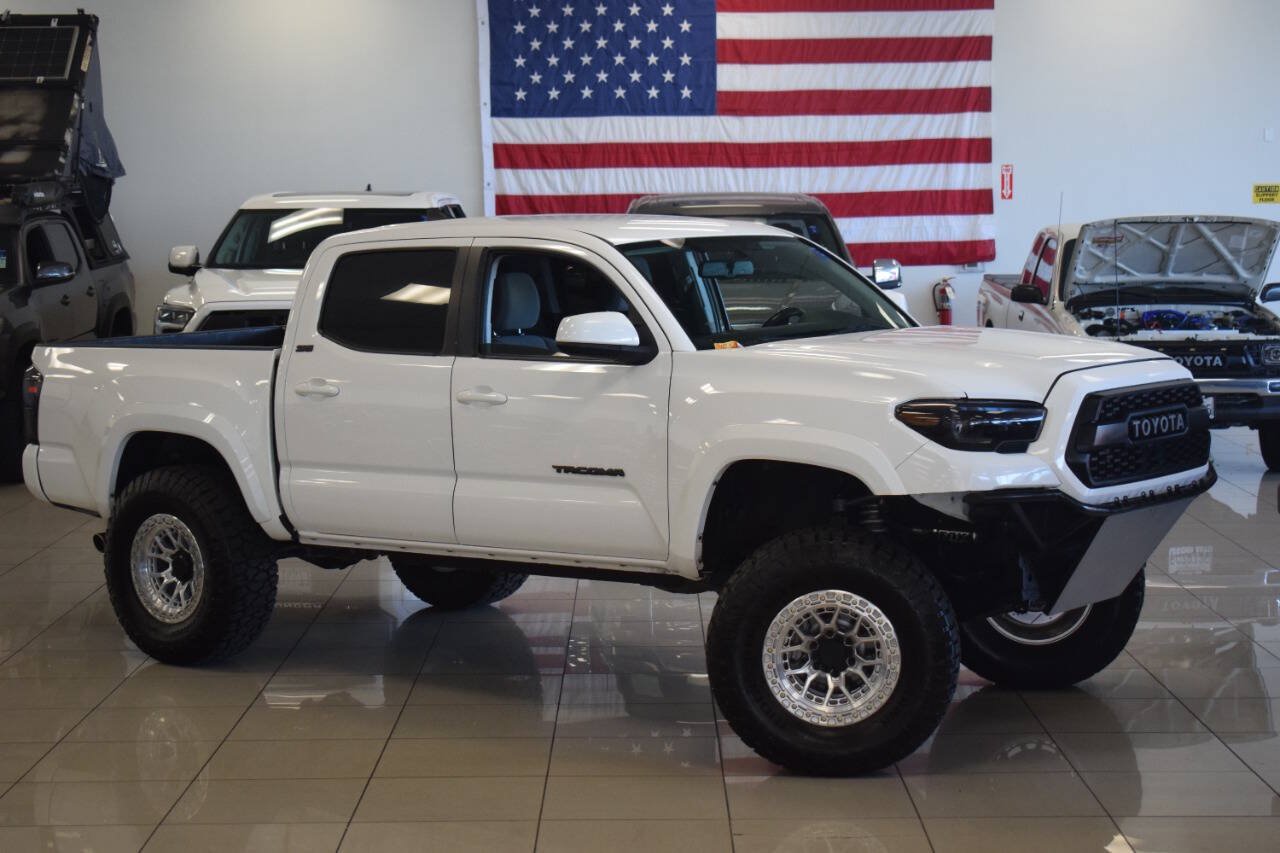 Used 2017 Toyota Tacoma SR5 RWD image 1