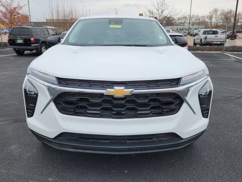 Used 2025 Chevrolet Trax LS FWD image 8