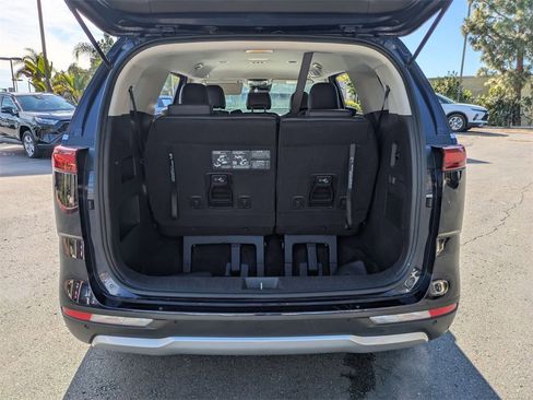 Used 2024 Kia Carnival LX image 33