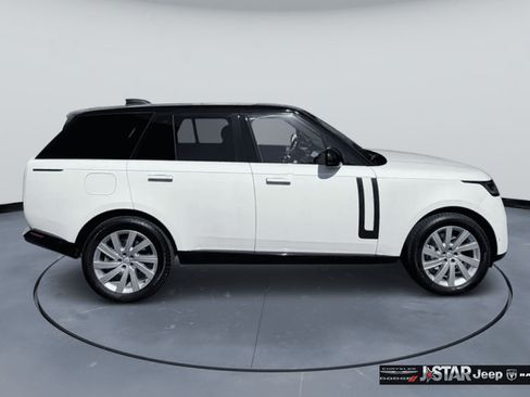 Used 2024 Land Rover Range Rover SE AWD/4WD image 4
