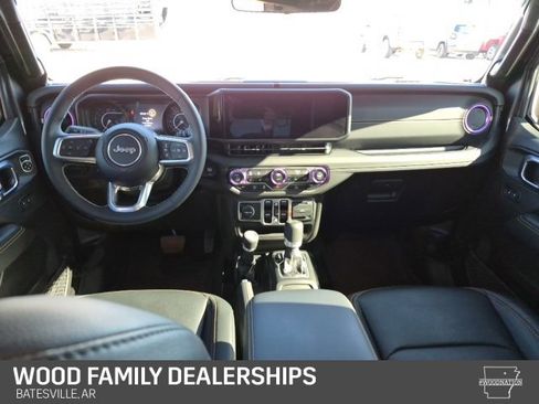 Used 2025 Jeep Wrangler Sahara image 20